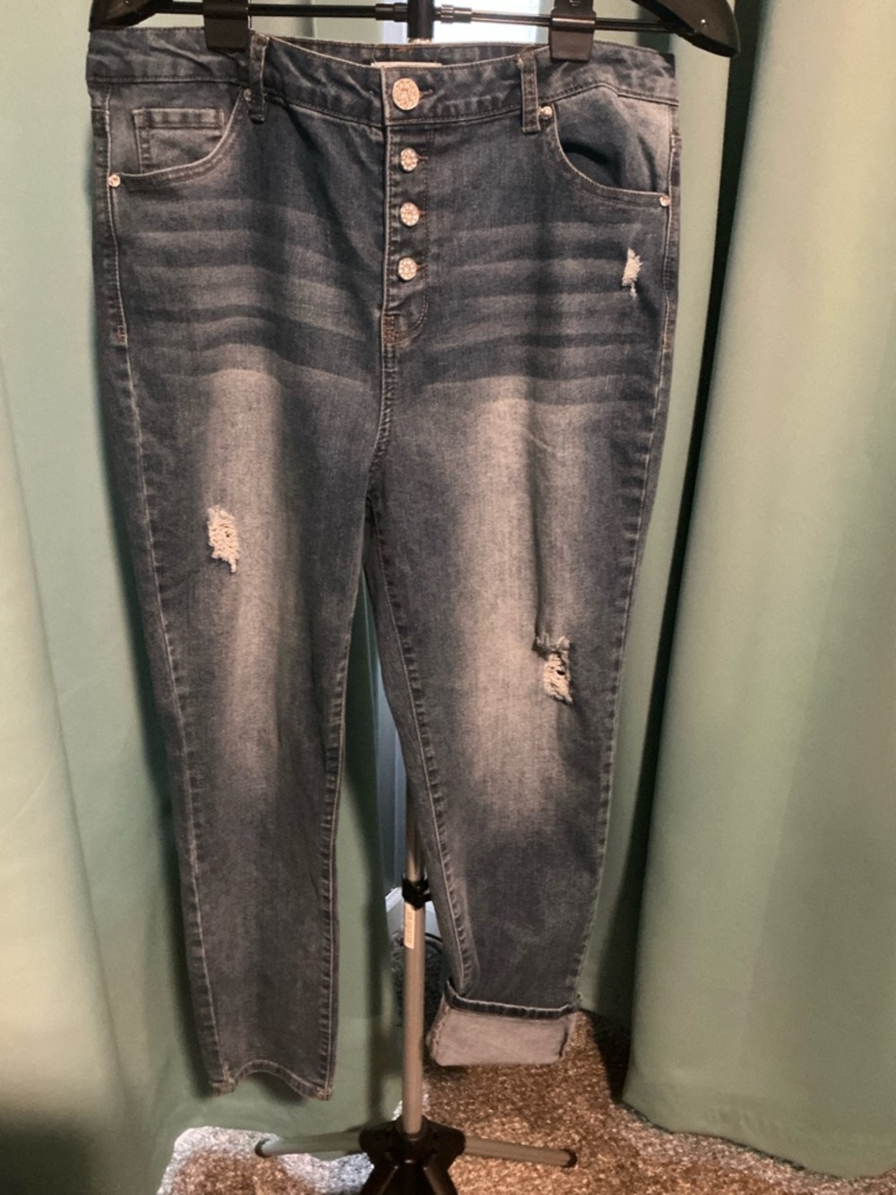 Ladies Sz 15 Distressed straight leg blue jeans by Madden NYC w/Crystal buttons
